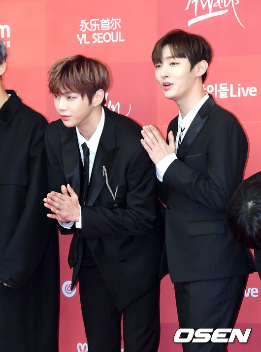 Singer Wanna One Kang Daniel and Yoon Ji-sung are attending the 33rd Golden Disk Awards Digital Sound Award ceremony held at Gocheok Sky Dome in Seoul on the afternoon of the 5th.