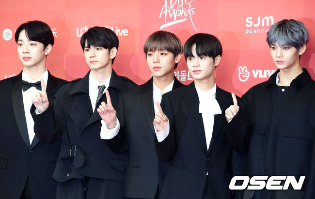 Singer Wanna One Lai Kuan-lin, Ong Seong-wu, Park Jihoon, Lee Dae-hwi and Bae Jin Young attend the 33rd Golden Disc Awards Digital Sound Award ceremony held at Gocheok Sky Dome in Seoul on the afternoon of the 5th.