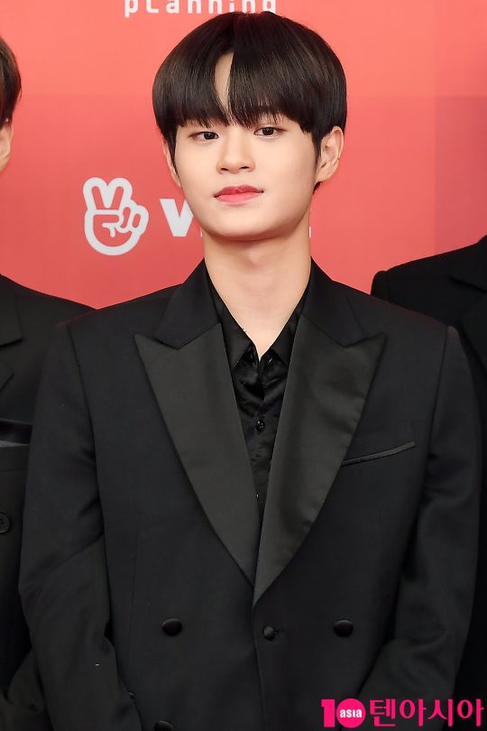 The group Wanna One Lee Dae-hwi attended the 33rd Golden Disk Awards red carpet Event held at Gocheok Sky Dome in Guro-gu, Seoul on the afternoon of the 6th.The Event was attended by Eyes One, Stray Kids, Wanna One, Twice, Monster X, SEventeen, Pol Kim, BTS, New East W, Sung Si Kyung and Jang So Ra.