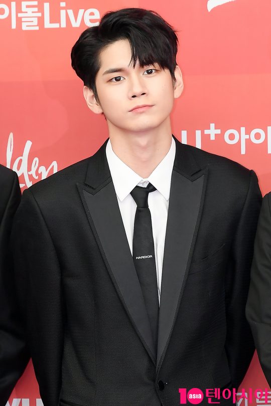 The group Wanna One Ong Seong-wu attended the 33rd Golden Disk Awards red carpet event held at Gocheok Sky Dome in Guro-gu, Seoul on the afternoon of the 6th.The event was attended by Aizone, Stray Kids, Wanna One, Twice, Monster X, Seventeen, Pol Kim, BTS, New East W, Sung Si Kyung and Jang So Ra.