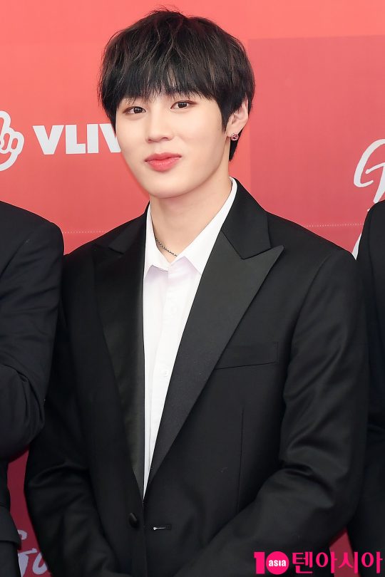 Group Wanna One Ha Sung-woon attended the 33rd Golden Disk Awards red carpet Event held at Gocheok Sky Dome in Guro-gu, Seoul on the afternoon of the 6th.The Event was attended by Eyes One, Stray Kids, Wanna One, Twice, Monster X, SEventeen, Pol Kim, BTS, New East W, Sung Si Kyung and Jang So Ra.