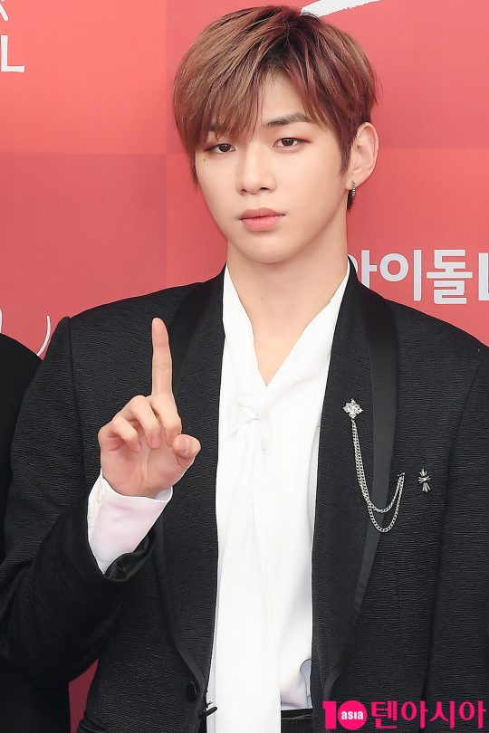 The group Wanna One Kang Daniel attended the 33rd Golden Disk Awards red carpet Event held at Gocheok Sky Dome in Guro-gu, Seoul on the afternoon of the 6th.The Event was attended by Eyes One, Stray Kids, Wanna One, Twice, Monster X, SEventeen, Pol Kim, BTS, New East W, Sung Si Kyung and Jang So Ra.