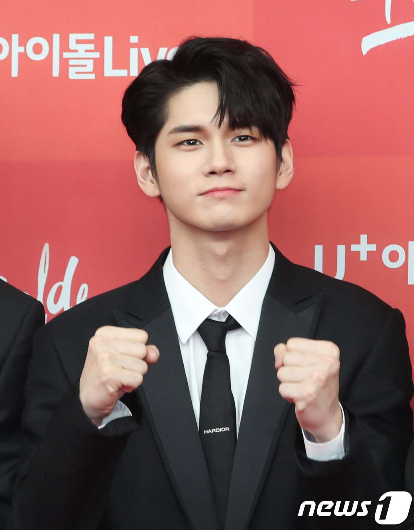 Seoul=) = Wanna One Ong Seong-wu poses at the 33rd Golden Disk Awards red carpet event held at Gocheok Sky Dome in Guro-gu, Seoul on the afternoon of the 6th.2019.1.6.