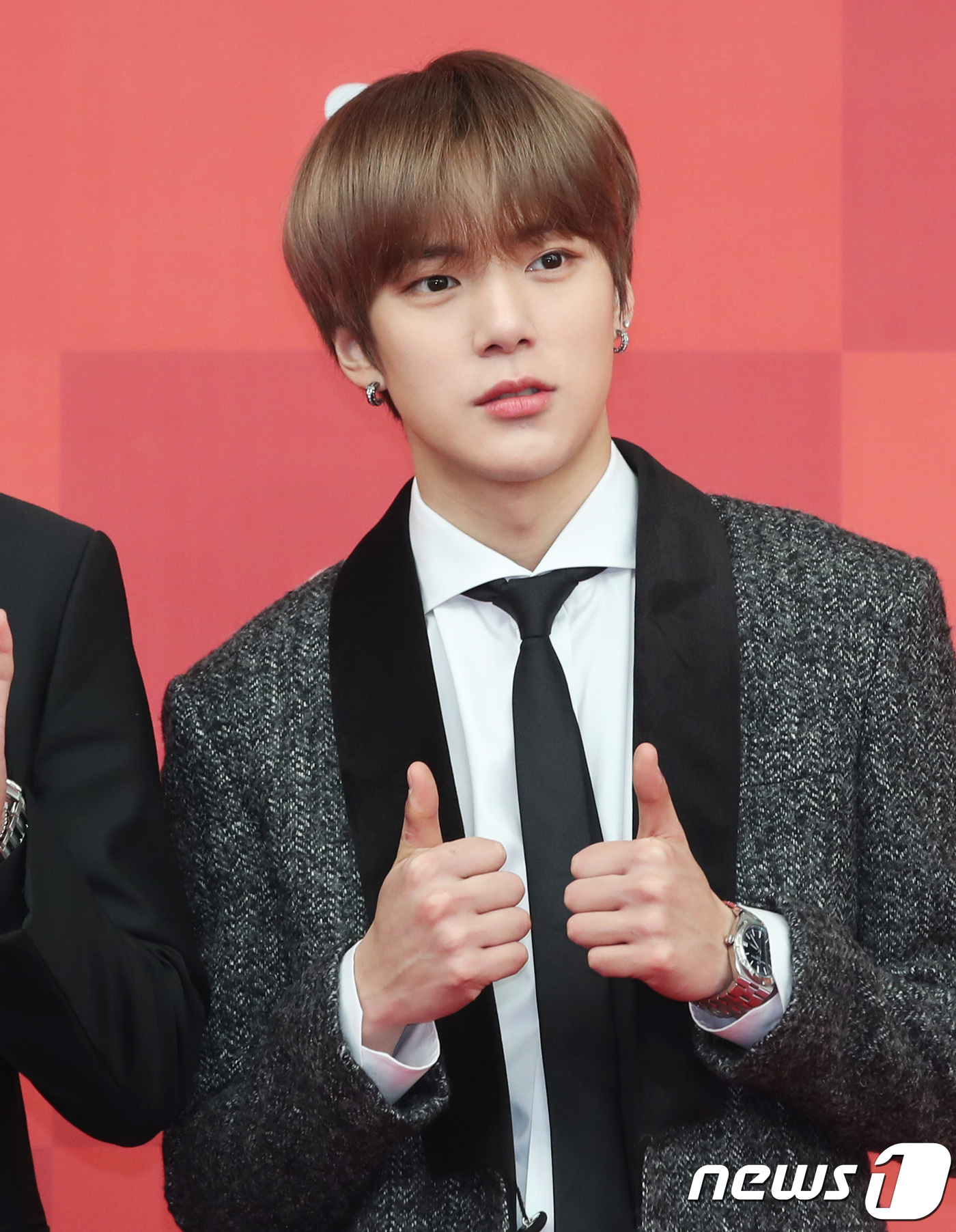 Seoul=) = Monsta X Minhyuk poses at the 33rd Golden Disk Awards red carpet event held at Gocheok Sky Dome in Guro-gu, Seoul on the afternoon of the 6th.2019.1.6.