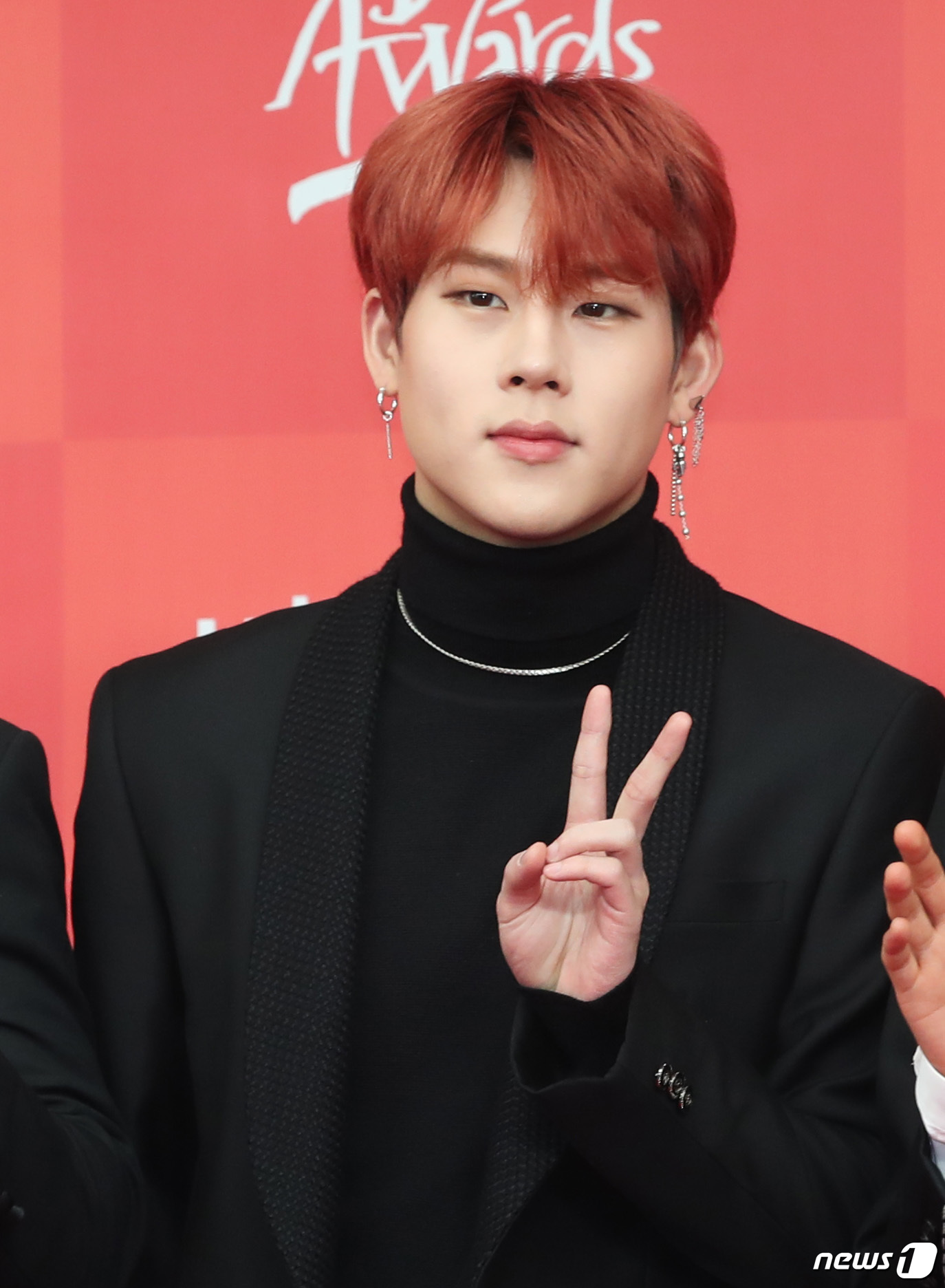 Seoul=) = Monsta X Joo Heon poses at the 33rd Golden Disk Awards red carpet event held at Gocheok Sky Dome in Guro-gu, Seoul on the afternoon of the 6th.2019.1.6.
