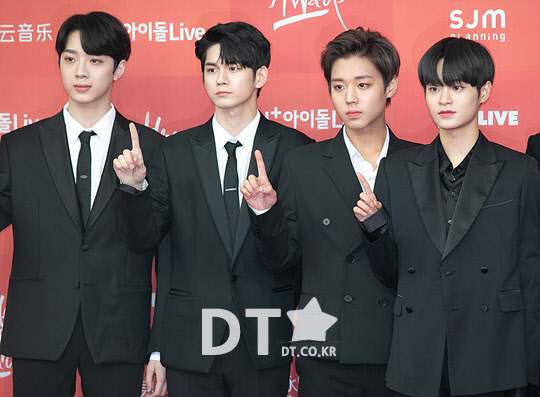 Lai Kuan-lin, Ong Seong-wu, Park Jihoon and Lee Dae-hwi of the group Wanna One pose at the 2019 Golden Disc Awards, red carpet event held at Gocheok Sky Dome in Guro-gu, Seoul on the 6th.The Golden Disc Awards Awards, which was held on the 5th and 6th, invited stars such as actors Hwang Jung-min, Kim Hee-sun, Park Sung-woong, Bae Sung-woo, Byun Yo-han and Jeong Hae-in as awards winners. New East W, Monster X, BTS, Seventeen, Strakes, Eyes One, Exo, Wanna One, Twice, Cheongha and Polkim He will perform a great stage.