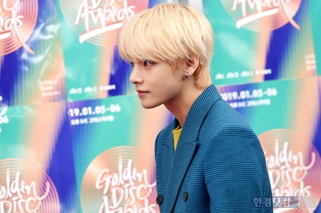 Group BTS V attended the 33rd Golden Disk Awards red carpet event held at Gocheok Sky Dome in Gocheok-dong, Seoul on the afternoon of the 6th.