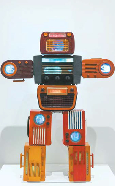 鳲 `Bakelite Robot`.  [  = Ʈ]