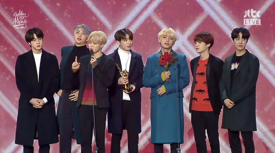 Group BTS (RM, Jean, Suga, Jay-Hop, Jimin, V, political power) won the popular award.BTS was honored with the U + Idol Live Popular Award in the 33rd Golden Disc Awards at the Gocheok Sky Dome in Guro-gu, Seoul on the afternoon of January 6.Jimin laughed, saying, Weve won the popular award. Then, I know this award is the prize youve voted for in precious time, it feels heavier and Thank You.I will always try to give thanks to you and I will always be able to show you a better picture. I love you. Just one word: Thank you for voting, RM revealed, with Jimin and V and Jean shouting, I love you, Ami.BTS won two trophies at the awards ceremony of the Digital Sound Source category held on May 5 and the 2018 Global VLIVE Top 10 Best Artists.At the awards ceremony of the record division, it is noteworthy how many trophies will be held in the arms, starting with the popular award.BTS is considered a strong candidate for the main prize and the target candidate.This is because the repackage album LOVE YOURSELF, which was released in August last year, recorded cumulative sales of 2,169,519 copies as of November last year, only with Answer (Love Yourself Resolution Anser).This is the highest sales volume ever recorded in the cumulative cumulative sales of Gaon charts, which are Korean official music charts.hwang hye-jin