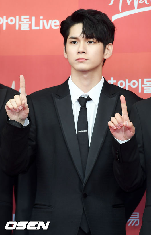Wanna One Ong Seong-wu attends the 33rd Golden Disk Awards red carpet event at the Seoul Gocheok Sky Dome on the afternoon of the 6th.
