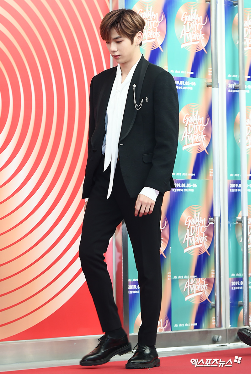 Wanna One Kang Daniel, a group who attended the 33rd Golden Disk Awards red carpet event held at Gocheok Sky Dome in Guro-gu, Seoul on the afternoon of the 6th, has photo time.