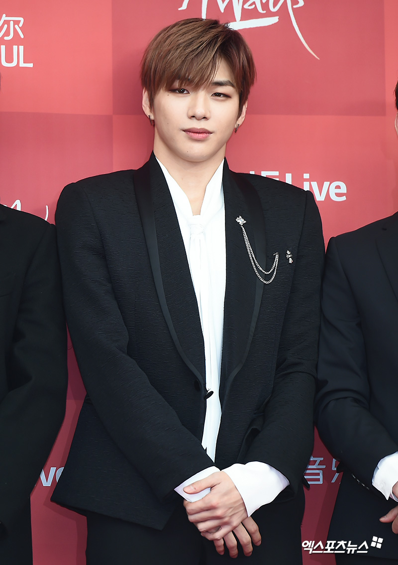 Wanna One Kang Daniel, a group who attended the 33rd Golden Disk Awards red carpet event held at Gocheok Sky Dome in Guro-gu, Seoul on the afternoon of the 6th, has photo time.