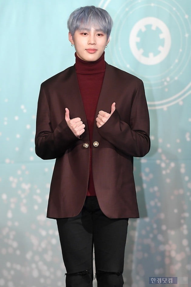 Ha Sung-woon will release his Mini album at the end of February and perform solo activities.Ha Sung-woons agency, Star Crew, said, Ha Sung-woon, who is scheduled to return to the company after Wanna Ones activities, will release a Mini album at the end of February and perform solo activities.Swing Entertainment, which was in charge of Wanna Ones management recently announced that Wanna Ones contract was terminated on December 31, and that Wanna Ones official activities will be completed at the concert in January.An agency official said, We have shared various opinions about Ha Sung-woon and future career paths, but it is true that we have not made a specific decision because the Wanna One activity has not been completed. As a result of meeting with Ha Sung-woon on the 4th, I will be doing it.I ask for your expectation and support. Ha Sung-woons solo album, which is scheduled to be released at the end of February, will be devoted to the album by choosing the song by participating as a Producerss himself.As Ha Sung-woon participates as a Producerss, it is expected to be an album that can fully utilize his musicality as a vocalist in Wanna One.On the other hand, Wanna One will hold its last concert as a group at Gocheok Sky Dome in Seoul from the 24th.