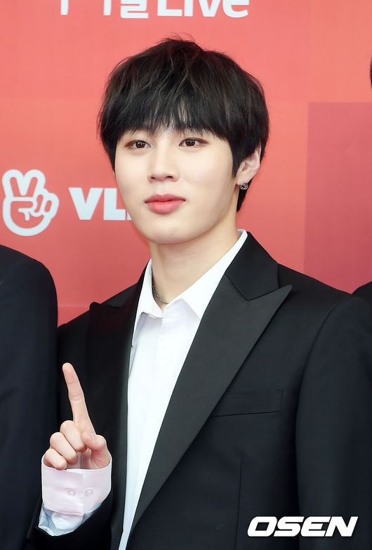 Wanna One Ha Sung-woon will release a new album at the end of February and perform solo activities.Ha Sung-woons agency, StarCruenti, said on July 7, Ha Sung-woon, who is scheduled to come back to his agency after Wanna One activities, is preparing for solo activities by announcing Mini album at the end of February.Swing Entertainment, which was in charge of management of Wanna One recently announced that Wanna Ones contract was terminated on December 31, and that Wanna Ones official activities will be completed at the concert in January.We have shared various opinions about our future career path with Ha Sung-woon, but it is true that we have not made a specific decision because the Wanna One activity has not been completed, said an agency official. We met with Ha Sung-woon on the 4th and discussed many opinions.I ask for your expectation and support, he said.According to his agency, Ha Sung-woons solo album, which is scheduled to be released at the end of February, will be devoted to the album by choosing songs by participating in producers.As Ha Sung-woon participates as a producer, it is expected to be an album that can fully utilize his musicality as a vocalist in Wanna One.Meanwhile, Wanna One will hold its last concert as a group at the Gocheok Sky Dome in Seoul starting on the 24th.