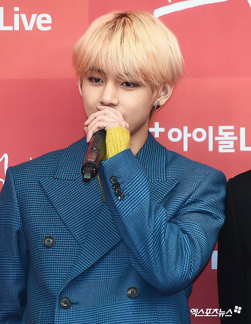 the dignity ofGroup BTS V, who attended the 33rd Golden Disk Awards red carpet event held at Gocheok Sky Dome in Guro-gu, Seoul on the afternoon of the 6th, has photo time.