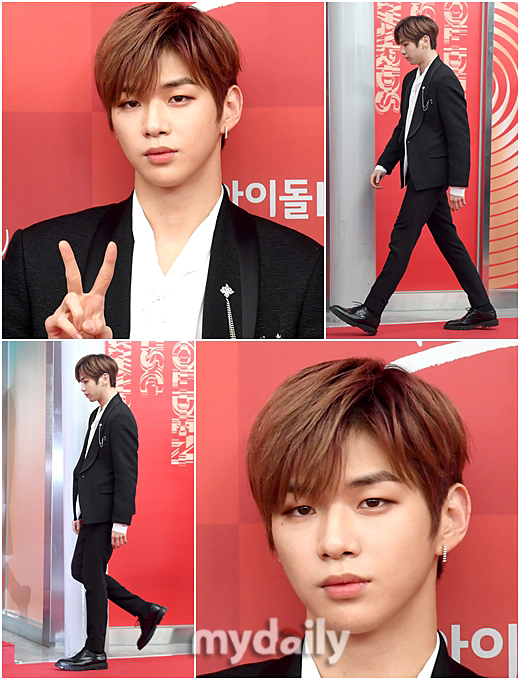 K-POP stars stepped on the 33rd Golden Disk Awards red carpet at Gocheok Sky Dome in Guro-gu, Seoul on the 6th. In particular, BTS (BTS) V and Wanna One Kang Daniel showed off their extraordinary popularity and gained charm on the red carpet.BTS has become the world stars most popular figure, including the Grand Prize, U + Idol Live Popular Award, Wang Iwon Music Golden Disk Popular Award, and Global V Live Top 10 Best Artist Award.BTS V (real name Kim Tae-hyung), who was also named the worlds most recognized handsome man, was baptized with a unique four-dimensional pose and a witty pose.Recently, V was featured in the 2019 Elementary School textbook on behalf of Singer.V appeared in the 2019 revised edition of the 5th to 6th grade democratic citizens living together in elementary schools used by the Gyeonggi Provincial Office of Education.The project group Wanna One, which dev into Mnet Produce 101 Season 2, won the Best Male Group Award and the main prize and finished the group activities brilliantly.Wanna One, who officially disbanded December 31, will meet fans at the Gocheok Sky Dome from the 24th to the 27th.Wanna One Kang Daniel also ranked first in the idol chart rating rankings announced on May 5, and kept the most votes for 41 consecutive weeks. Kang Daniel also exceeded 100 million followers in about 11 hours after creating an Instagram account on the 1st.According to Guinness Waldrecode in the UK, it is a record that exceeded the 2016 record of Pope Francis, who set a record of 1 million followers in the shortest period of opening an account.The 33rd Golden Disk Awards selected the Grand Prize, the Grand Prize, and the New Artist Award for quantitative evaluation, including record sales volume and digital sound source usage, which were released from December 1, 2017 to November 30, 2018.