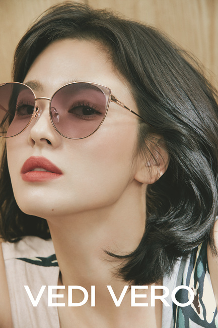 Actor Song Hye-kyos eyewear brand picture has been released.In the public picture, Song Hye-kyo created an elegant, luxurious atmosphere: chic, dotty eyes Point.Various charms attracted Eye-catching by putting it in the picture.On the other hand, Song Hye-kyo is appearing on TVN drama Boy friend.