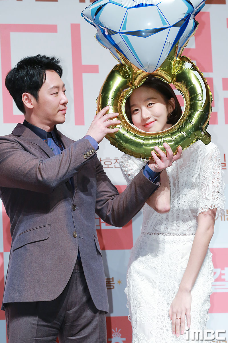 9th day Apgujeong CGV in Gangnam-gu, Seoul, a report on the production of the movie What about, marriage style was held.Actors Kim Dong-wook and Ko Sung-hee who attended the event have photo time.What a mistake, marriage is a film about the hefening that takes place when the airline owner who plans marriage to get freedom and the former track and field player Hae-ju marriage to find each others way and start pretending to live together.It will be released on February 13th.iMBC Imitation