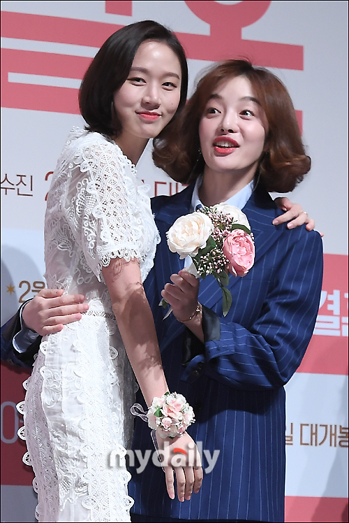 Actor Ko Sung-hee and Hwang Bo Ra pose at the production report of the movie What a Marriage (director Park Soo-jin, production BA Entertainment) at the Seoul Apgujeong CGV on the 9th day.The film What a Marriage is a romantic comedy about the story of airline owner Sung Seok (Kim Dong-wook), who plans to marriage to get freedom, and former track and field player Hae-ju (Go Sung-hee), who chose marriage to find his life, pretending to marriage for just three years to achieve each others goals.Its scheduled for release on February 13.