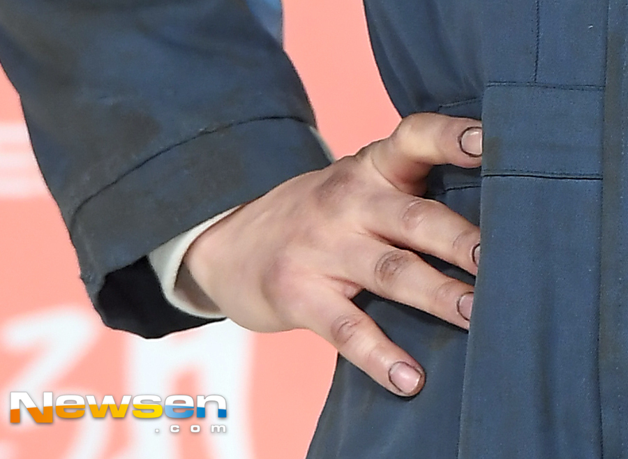 When Tan Edward Scissorhands until Opening Day Yoo Jun-sang The creepy Edward Scissorhands top detailing make up <p>KBS 2TV new item drama ‘why so Feng Shang seed’ production presentation 1 January 9, 11 a.m. Seoul Yeongdeungpo-GU Yeongdeungpo Times Square, Armory Hall in the open.</p><p>This day, Yoo Jun-sang this pose.</p><p>Meanwhile whats the wind more than the weatheris a brother as a fool who has lived a middle-aged man Feng Shang, and Spine Breaker, sister of adrenaline-fueled daily with incident and through the meaning of family to look back on the drama. 1 November 9, 10 p.m. the first broadcast.</p>