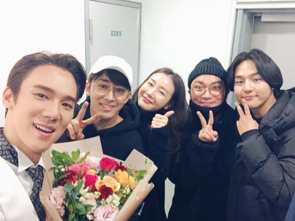 Members of Coffee Friends watched the musical of Yo Yeon-Seok.9th day Yo Yeon-Seok posted a picture on his SNS with an article entitled Thank you all and Coffee Friends family members Gentleman Guide performance.In the public photos, there is a picture of Son Ho-joon Choi Ji-woo Cho Jae-yoon Yang Se-jong who took a certification shot after watching the musical of Yo Yeon-seok.Cable TV TVN Coffee Friends together with those who have made a relationship with a bright smile.Meanwhile, Coffee Friends runs a cafe at a citrus farm in Jeju Island and is broadcasted at 9:10 pm on Friday night as a program featuring various events that occur during the process of donating and operating the proceeds in full.