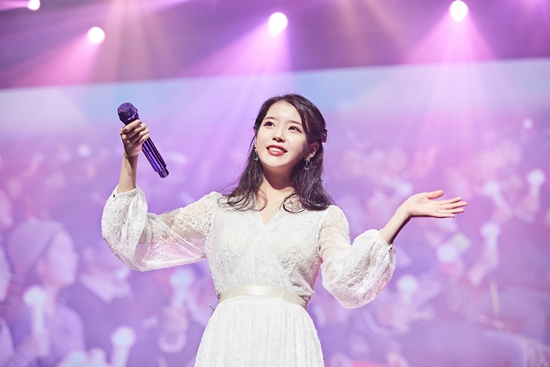 Singer IU has graced the perfect finale of a major tenth anniversary tour in the last tour area Jeju Island.Last weekend, the IU held a tenth anniversary tour concert now - Curtain Call at the Jeju Island International Convention Center in Seogwipo City and joined fans of Jeju Island.The IU added a special feature to the spectacular finale stage of the tenth anniversary tour concert, which was held for three months in four cities across the country and four Asian countries in Jeju Island.In this performance, which recorded full-scale sales thanks to interest, IU expressed its gratitude to the fans who supported 10 years of time like the Curton Call Iran subtitle, and made a meaningful tenth anniversary finish and drew a hot response.The IUs Jeju Island performance, which was an extension of the tenth anniversary tour This Now, was held for three hours and made the audiences heart beat by various representative songs that would confirm the footsteps of the IUs last decade.The Double Walk the Line (Encore), which was considered to be the backbone of each performance in line with the meaning of Curtain Call Iran, was unfortunately omitted, but the special stages of the IU, which can only be seen in Jeju Island, were revealed and impressed.As it is a Jeju Island performance, IU, which appeared as a bright terior color costume on this day, led to a loud shout of the audience with a bright greeting that I finally came to Jeju Island.Jeju Island is a place where I have a lot of good memories, said IU, who expressed his extraordinary memories. I will make a good decision in Jeju Island and I will make the end of the long journey.On this day, IU breathed closer to the audience based on the sympathy and sympathy of the hit song medley including the 10 years of Pink Shin, Good Day, Meet on Friday, Pippi and debut song Mia.Especially, the cover stage of Jeju Islands Blue Night, which was introduced with the meaning of Curton Call performance, was more loud than any stage.A special guest also stepped up for the IU who visited Jeju Island for a long time.Singer Lee Hyori and Lee Sang-soon, who have been linked to Hyoris Guest House, came to the stage as surprise guests.The IU, which welcomed the two people by calling the president and the president, hugged them affectionately and showed a special friendship.Lee Hyori and Lee Sang-soon, who conveyed the playful nuisance that Ji Eun was forced to run because of the request, conveyed their heartfelt support with special affection for the IU.In particular, on this day, the stage of the song She, written by Lee Hyori IU, which was released as Hyoris Guest House and collected topics, was first released and applauded for a special time through music.In the fourth part of the performance, which was specially organized only in the Jeju Island performance, IU wrote and composed songs such as Palette, Knee, Mind, Night Letter, and Name.IU, who conveyed the truthful heart of 26 Lee Ji-eun through the songs of Ji-eun directly, gave a deep echo when it first released its unreleased self-titled song Station, which was completed at the time of filming the drama My Uncle.At the end of the tenth anniversary tour, IU said, It was really good to be able to finish the tenth anniversary tour concert - this now in Jeju Island.I will be remembered for my proud performance. I think I have been living in the name of IU for 10 years.I thank all those who have made me feel like you and me are one. After all the performances were over, the audience applauded for several minutes toward the stage where they finished and thanked the IU for completing the best performance.As a response, IU came back to the stage again and sang the Walk the Line song You and I and gave a message with thanks to the fans who had been together for 10 years through the outtro video.IU, who has finished the tenth anniversary tour safely, will appear on JTBCs special project Your Song, which will be the first music show on Thursday night, and will visit fans through music broadcasts for a long time.Photo: KakaoM
