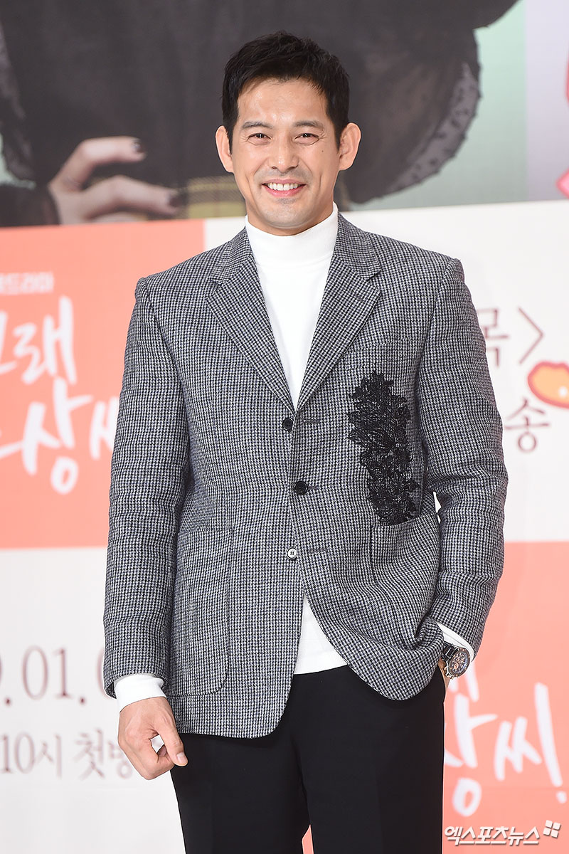 9th day At the Amoris Hall in Time Square, Yeongdeungpo-dong, Seoul, Actor Oh Ji-ho, who attended the production presentation of KBS 2TVs new Wednesday-Thursday evening drama What is the wind, poses.