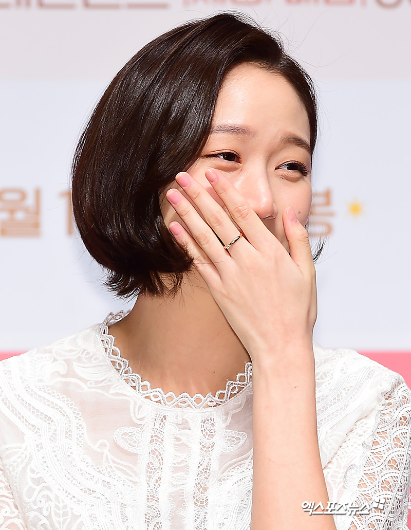 Ko Sung-hee, who attended the movie What, marriage production briefing session at Seoul Sinsa-dong, Gangnam CGV Apgujeong on the morning of 9th day, is laughing.