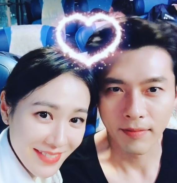 Son Ye-jin and Hyon Bin, who debuted in 1999 and 2003, respectively, first breathed smoke through the movie Movie - The Negotiation, which was released last September.Son Ye-jin showed off his friendship by posting a number of photos of him affectionately with Hyon Bin on his social media account during the promotion of the film.I have posted six consecutive photos with Hyon Bin.Hyon Bin also told the media that he was happy to meet with Son Ye-jin.I was curious about Son Ye-jin, said Hyon Bin, who praised him for acting beyond my expectations when I first got to act.I had the expectation that this person would express something else, he said. I was breathing through a small monitor, but the energy that came out of it was considerable.Recently, online communities have been witnessing Son Ye-jin and Hyon Bin in United States of America.The pair were captured together at a golf course in United States of America, according to the sightings.There was also a post saying that they saw the two of them eating at a restaurant with Son Ye-jins parents, and that they seemed to be in love.VAST Entertainment, a subsidiary of Hyon Bin, said on the 10th that it was not true about the romance romor of Son Ye-jin and Hyon Bin.Son Ye-jins agency, MS Team Entertainment, also explained that Son Ye-jin was on a trip, but Son Ye-jins parents are currently staying in Korea.