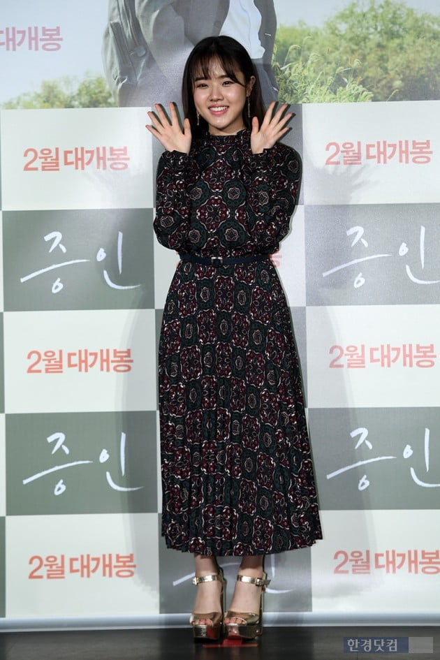 Actor Kim Hyang Gi attends a report on the production of Witness (Director Lee Han, Production Movie Rock, and Studio next to the Library) at the entrance of Lotte Cinema Counter in Jayang-dong, Seoul on the 10th.Witness starring Jung Woo-sung and Kim Hyung Gi is a film about the story of Jung Woo-sung, a lawyer who must prove the innocence of a leading murder suspect, meeting Kim Hyung Gi, an autistic girl who is the only witness to the scene of the incident, and is scheduled to open in February.