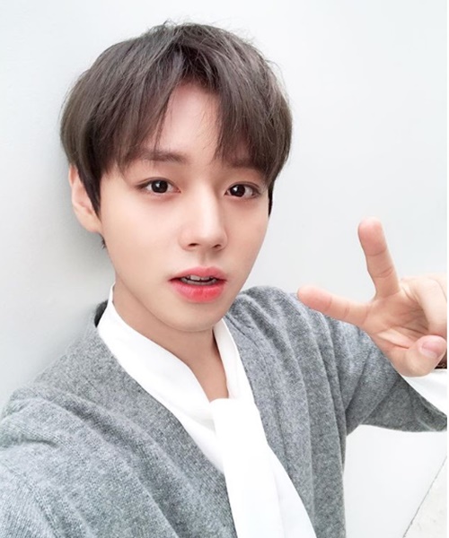 Wanna One Park Ji-hoon opened SNS and gave his first greeting.On the 10th, Park Ji-hoon greeted me with a greeting saying, Hello, everyone, Ji-hoon!! Finally, my Insta account was opened.I am so glad to see you in Insta like this!!! You will be able to get information and news of various Jihoon.Ill see you in Insta a lot, okay?In addition, Park Ji-hoon showed off the shooting scene and boasted a fresh appearance.After that, he said, Did you guys have a delicious lunch? We meet at the Time we meet each other ~ ~ ~ 0529 # Insta.