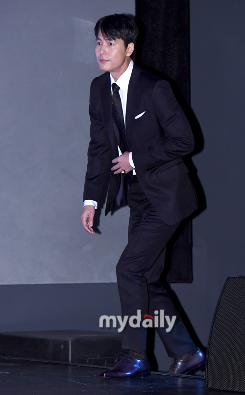 Jung Woo-sung attends the film Witness (Director Lee Han-hans Distribution Lotte Entertainment) Production Briefing Session at Lotte Cinema in Jayang-dong, Seoul on the morning of the 10th.