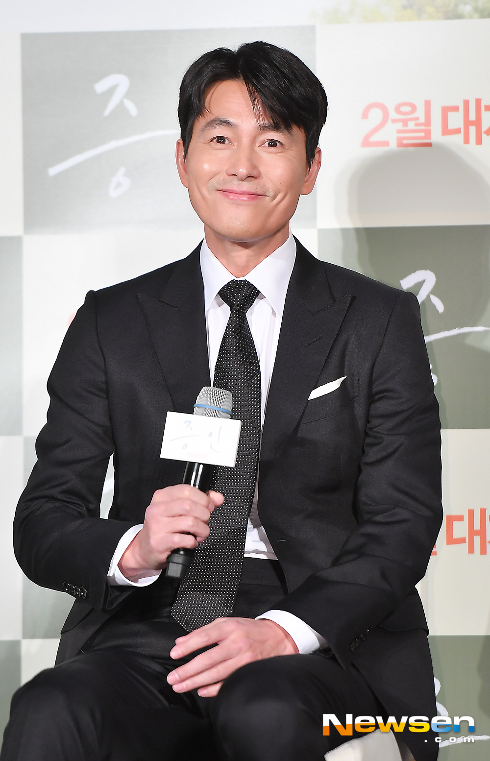 The movie Witness Production Briefing Session was held at the entrance of the Lotte Cinema Counter in Seoul City Square on the morning of January 10Jung Woo-sung is interviewing on the day. Jung Woo-sung appeared as a lawyer.Production briefing session was attended by director Lee Han, actor Jung Woo-sung and Kim Hyang-gi