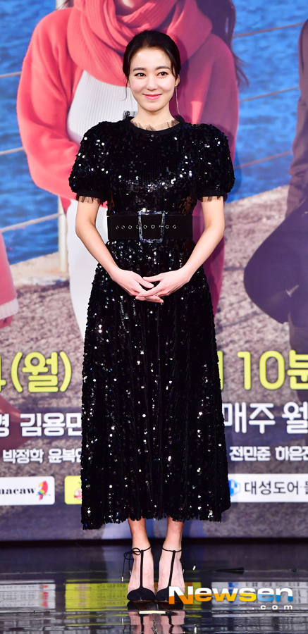 MBCs new daily drama Yongwang Bohasa production presentation was held at the Golden Mouse Hall of Sangam MBC New Building in Mapo-gu, Seoul on the afternoon of January 10.Actor Lee So-yeon Jae-hee Joan Kim Hyung-min and Choi Eun-kyung PD attended the ceremony.The Dragon Bowhasa, which will be broadcast on January 14, is a modern version of Even Request, in which Lee So-yeon, a woman with an absolute perspective, who reads thousands of colors of all things in the world, meets pianist Ma Pungdo (Jae Hee), who sees the world in black and white, shares the beauty of love and life, and finds the secret of her lost father.Jang Gyeong-ho