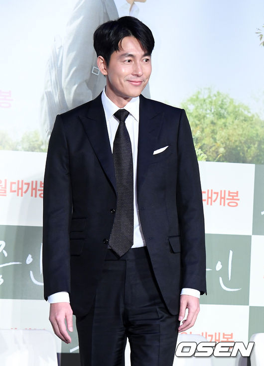 Actor Jung Woo-sung cited Character change as the core of witness.At the production report of the movie Witness (director Lee Han, Lotte Entertainment, Provisional Distribution, and Movie Rock, Library Side Studio) held at the entrance of Lotte Cinema Counter in Jayang-dong, Seoul on the morning of the 10th, Jung Woo-sung said, I hope we can start the new Poland warmly through a movie called Witness.Ive been playing a strong movie and a strong Character for the past few Polands and I feel like Im being healed through Witness, said Jung Woo-sung.It was a time to be healed personally, and I hope you will feel warmth and healing while watching the movie. Witness is a film about a lawyer Sun Ho (Jung Woo-sung), who has to prove the innocence of a possible murder suspect, meeting with autistic girl Ji-woo (Kim Hyang-ki), the only witness at the scene of the incident.It started shooting on July 7 last Poland and cranked up on October 10 of the same Poland.Witness is a new work by director Lee Han, who started as an assistant director of the 1996 film Love Story and directed the films Thinking of My Brother (2015), Elegant Lie (2013), Wan Deuk Lee (2011), My Love (2007), Youth Manga (2006), and Love Novel (2002).Opening February.