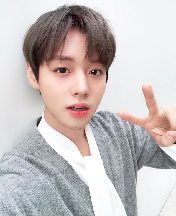 An official Instagram account for Wanna One Park Jihoon has been created.On the 10th, Park Jihoon official Instagram posted a picture of Park Jihoon and a video written by Park Jihoon.Park Jihoon said, Its so good to see you on SNS, too, and you will have a lot of information and news. He predicted that he would communicate with fans frequently.Park Jihoon in the video and photo, which was released, captivated Fan heart with warm visuals and friendly smiles.Meanwhile, Park Jihoon was selected as a Wanna One member on June 18, 2017 through Mnet Produce 101 season 2.Since the Wanna One official activity ended on December 31, Park Jihoon has been in the midst of his agency.Prior to Park Jihoon, Wanna One members Hwang Min-hyun, Kang Daniel, Yoon Ji-sung, and Ry Kwan-lin are communicating with fans through Instagram activities.Photo: Instagram