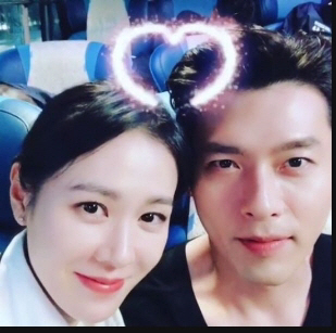 A large online community on the last 9th day posted a post titled Hyun Bin and Son Ye-jin are traveling together in United States of America LA, and the netizen said, I have witnessed two people traveling together and eating with my parents in United States of America.The content of the online post is not true, said an official at Sony Ye-jins agency, MSTAM Entertainment.Also, Son Ye-jin is traveling alone.Son Ye-jins parents are also in Korea now, and it does not make sense that they ate together at United States of America, he said.Meanwhile, a VAST entertainment official of Hyon Bins agency said, It is completely unfounded.Its true that Hyon Bin went to United States of America for a schedule overseas, but the rumor (travel) with Son Ye-jin is not true, he said.Actors Son Ye and Hyon Bin were born in 1982 and are 38 years old.