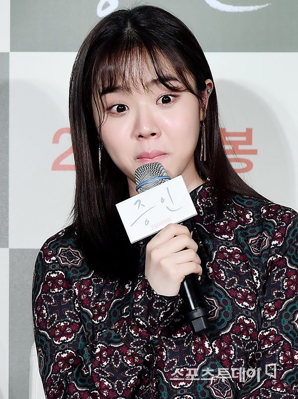 Kim Hyang Gi mentioned the charm of Jung Woo-sung, who worked together in the movie Innocent Witness.On the morning of the 10th, the film Innocent Witness (Lee Han-chan, production movie, studio next to the library) production briefing session was held at the entrance of Lotte Cinema Counter in Gwangjin-gu, Seoul.On this day, production briefing session was attended by Lee Han, starring actors Jung Woo-sung and Kim Hyang Gi.Kim Hyang Gi replied, Soft charisma to the question What is the charm of Jung Woo-sung that surpasses actor Ha Jung-woo and Ju Ji-hoon?I have a lot of charisma, I could see soft charisma in the eyes that are pouring out, or in the appearance of acting.And you really care a lot in the field. Meanwhile, Innocent Witness, which opens in February, depicts the story unfolding as lawyer Sun-ho (Jung Woo-sung), who has to prove the innocence of a leading murder suspect, meets Kim Hyang Gi, the only witness at the scene of the incident.