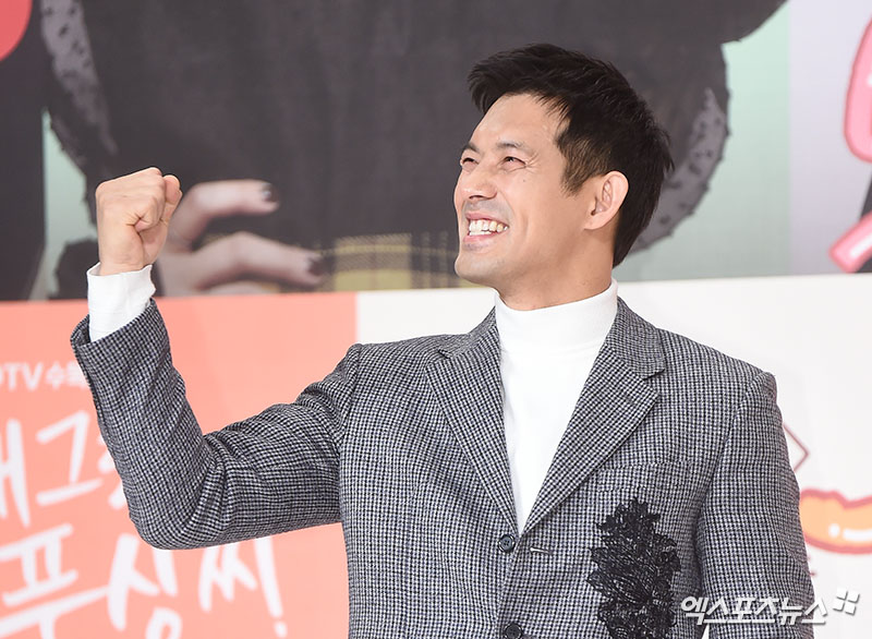 9th day At the Amoris Hall in Time Square, Yeongdeungpo-dong, Seoul, Actor Oh Ji-ho, who attended the production presentation of KBS 2TVs new Wednesday-Thursday evening drama What is the wind, poses.