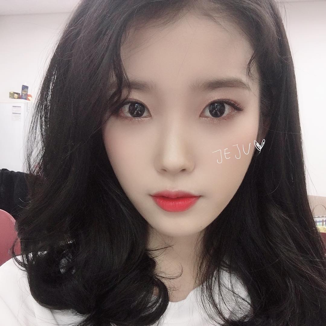 Singer IU gave a tenth anniversary tour concert impression.On the 9th, IU wrote in his instagram, Tenth anniversary Tour Concert Now, Jeju Island is the last time Ive performed. Thank you, Yuana.Thank you all the audience I met on this tour. Thank you. Our team of invincibles. In the photo, IU shows off the beauty of the doll and leaves a self-portrait before the performance. In the photo, Jeju Island enjoys the leisure while enjoying the trip with the team members.The IU held the Tenth anniversary Tour Concert Now - Curtain Call at the Jeju Island International Convention Center and will appear on JTBC Your Song on the 17th.Photo = IU Instagram