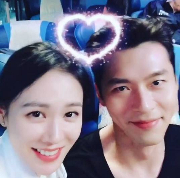 The same age actors Hyon Bin, 37, and Son Ye-jin, 37, were engulfed in a romance rumor; the agency immediately denied it, but the allegations continue.On the SNS including the 9th day online community, the parents of Hyon Bin, Son Ye-jin and Son Ye-jin played golf together and enjoyed a friendly meal at the Samgetang specialty store.Another netizen set fire to the Romance rumor, saying, Hyun Bin and Son Ye-jin are in LA.On the 10th, Son Ye-jins agency, MS Team Entertainment, said, Son Ye-jin is traveling alone.Originally I like to travel alone.  Son Ye-jin parents are currently staying in Korea.It is ridiculous that Son Ye-jin and Hyon Bin ate with Son Ye-jins parents at United States of America. VAST Entertainment, a subsidiary of the company, also dismissed the fact that the company is traveling with Son Ye-jin, although the company is overseas for personal business. However, along with the witness of the netizen, it is confirmed that the two are overseas, and there is a suspicion.Meanwhile, Hyon Bin is currently appearing on TVNs weekend drama Memories of Alhambra Palace; Son Ye-jin is grappling with his next film after the movie Negotiations.pop culture team