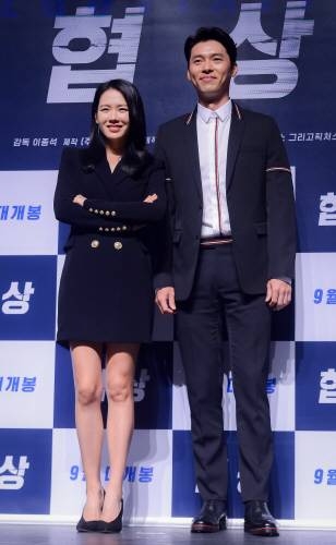 On the 10th, an online community was told that two people were traveling together in United States of America LA, and the two people were traveling together.However, an official of Son Ye-jins agency said, Son Ye-jin is traveling, but he did not go with Hyon Bin. He also denied the rumor that he left to digest his overseas schedule, but the rumor is not true.However, despite the announcement of the two sides, the netizens are suspicious of the relationship between the two.The netizens speculated that Hyon Bin does not disclose his relationship with Son Ye-jin considering the current TVN Memories of Alhambra Palace.In addition, the netizens suspected that Son Ye-jin was hiding Love as he had revealed his position that he was burdened with public love in past interviews.Son Ye-jin has been caught up in a romance rumor since his debut in the entertainment industry in 1999, but he has never acknowledged it.Son Ye-jin has previously revealed his thoughts on public love several times.I think there are a lot more celebrity couples who are releasing Couples these days than in the past, Son Ye-jin told an entertainment media outlet in 2009, but Im not confident that Ill release them even if there is a couple.I was told that there was something uncomfortable about being more responsible and careful after the release of Love, he said. Even if you hear such a statement, it would be more uncomfortable and burdensome to disclose it because there is a couple. (Open Love) is going to be difficult, Son Ye-jin said at the time of the production presentation of the drama Shark in 2013. How many people would be interested in their opponents if they were entertainers?Its burdensome, he said.Meanwhile, Son Ye-jin and Hyon Bin have worked together in the movie Negotiations, which was released last September.