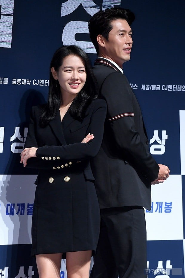 Both agencies immediately denied allegations that Hyun Bin, Son Ye-jin had dated at United States of America, but there is still a growing suspicion.On the 9th, online communities posted the United States of America sightings of Hyon Bin and Son Ye-jin.Hyon Bin, Son Ye-jin, and Son Ye-jin parents played golf together and ate in a friendly atmosphere at Samgyetang.Another netizen also wrote that Hyun Bin and Son Ye-jin are in United States of America Los Angeles.The netizens who watched the posts were suspected of Hyun Bin and Son Ye-jin are not in love and both agencies immediately denied it.Son Ye-jin is traveling alone and Son Ye-jin parents are in Korea, Son Ye-jin said. It does not make sense that Hyon Bin and Son Ye-jin ate with Son Ye-jin parents in United States of America.The company, Hyun Bin, also dismissed the enthusiasm, saying, Hyun Bin is overseas for personal work, but it is not a travel with Son Ye-jin.Nevertheless, there is a reaction to support the devotion of Hyon Bin and Son Ye-jin. Hyon Bin and Son Ye-jin are considered to be the same age as the movie industrys most beautiful and beautiful actors.It is also evaluated as an actor with star and box office power by combining solid acting power.Son Ye-jin and Hyon Bin first met and made a relationship with the movie Movie - The Negotation released last year.At the time of the interview with Movie - The Negotation, both Hyon Bin and Son Ye-jin told Hankyung.com that they would like to meet again and said, I would like to have a smooth melody at that time.In addition, Movie - The Negotation publicity activities were carried out, and the photos of Hyon Bin and Son Ye-jin were posted on SNS, and the response was a good couple.Meanwhile, as interest in the romance of Hyon Bin and Son Ye-jin increased, the sightings were deleted online.