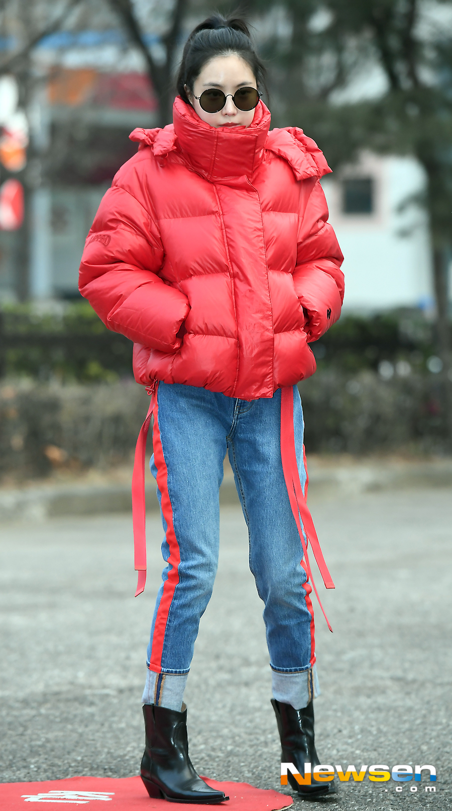 KBS 2TV Music Bank rehearsal was held at the public hall of KBS New Pavilion in Yeouido, Yeongdeungpo-gu, Seoul on January 11th.Apink (Park Chan-long, Yoon Bomi, Jung Eun-ji, Son Na-eun, Kim Nam-ju and Oh Ha-young) attend the ceremony.