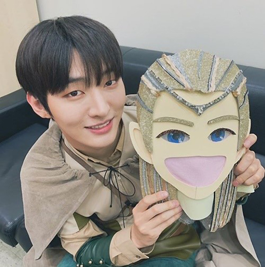 Wanna One Yoon Ji-sung expressed his feelings about King of Mask Singer through Instagram.On the 13th Instagram, Yoon Ji-sung said, Did you see King of Mask Singer today?Nagolatsu was that Yoon Ji-sung and posted a bright smile with a mask of Nagol Satsu.I was nervous and nervous because I was alone in front of many people, but it was a thrilling and pleasant experience.I will be a young Ji-sung who will try hard to show a better picture in the future. Thank you very much! On the other hand, Yoon Ji-seo, who appeared as Nagolatsu, defeated the wind in the second round and lost 67 to 32.