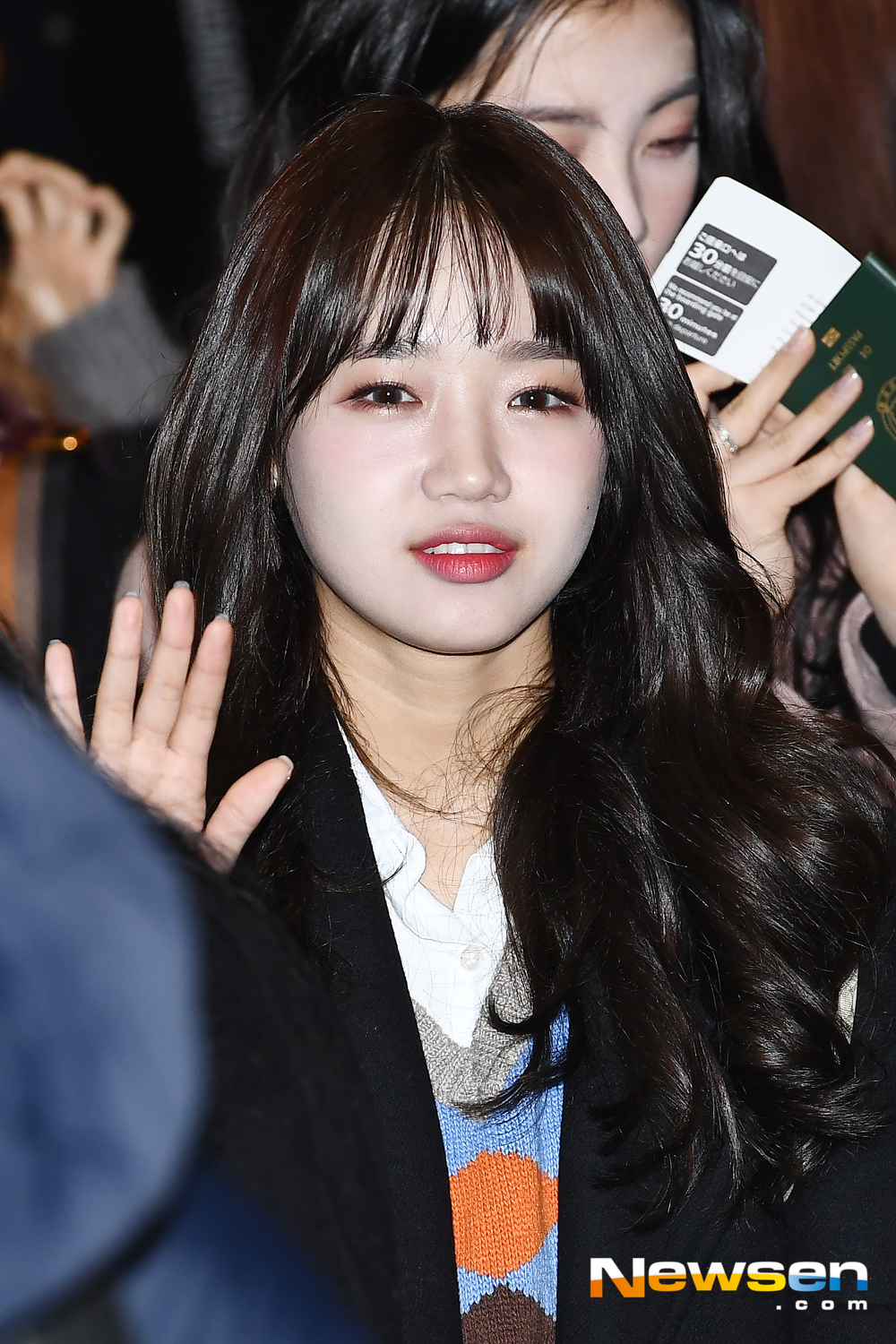 Weki Meki (Weki Meki) members Choi Yo-jung, Kim Do-yeon, Ji Su-yeon, Ellie, Sei, Lua, Lina and Lucy departed for Japan Haneda on January 13th at Gimpo International Airport in Banghwa-dong, Gangseo-gu, Seoul.Weki Meki (Weki Meki) member Choi Yo-jung is leaving for Japan Haneda.exponential earthquake