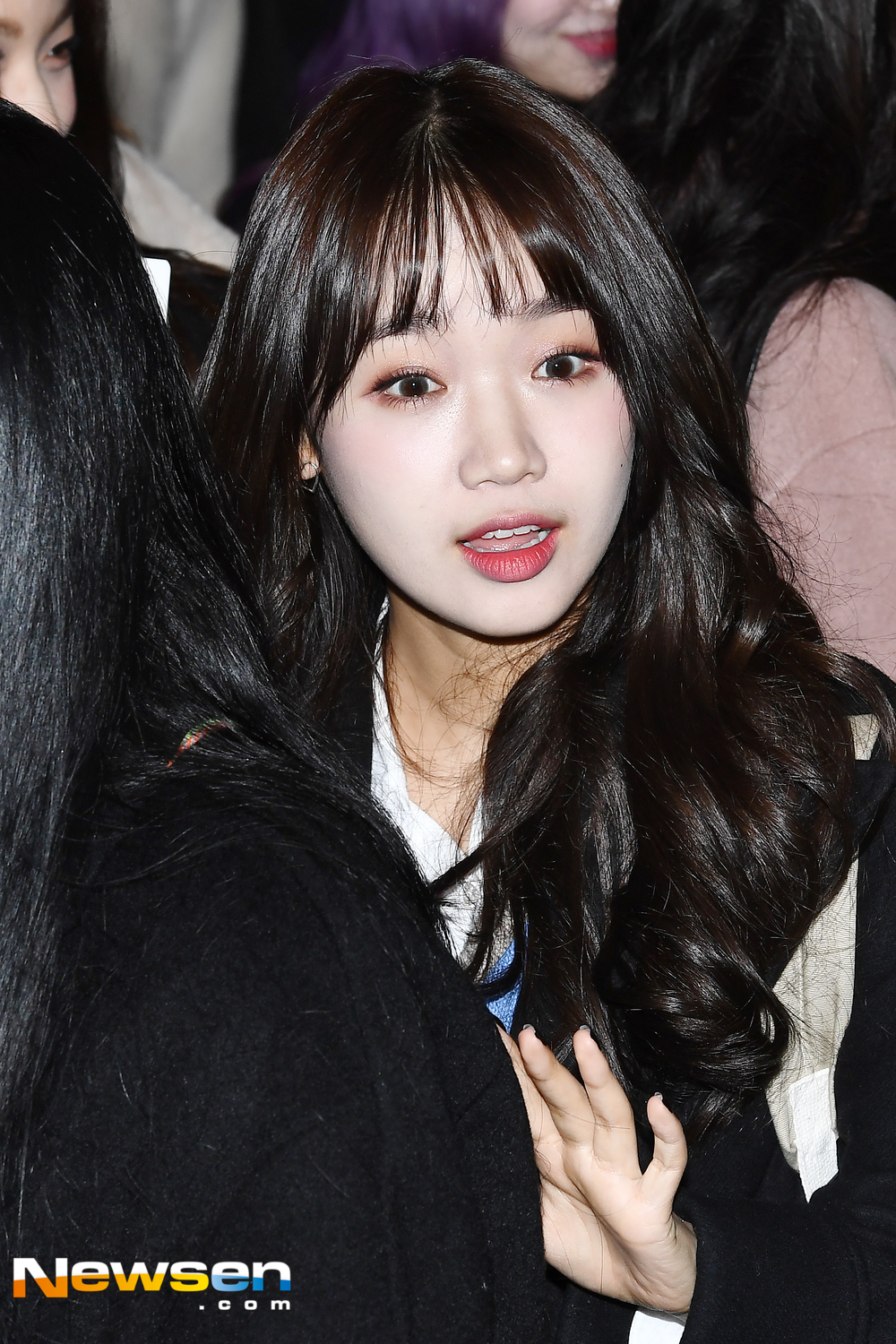 Weki Meki (Weki Meki) members Choi Yo-jung, Kim Do-yeon, Ji Su-yeon, Ellie, Sei, Lua, Lina and Lucy departed for Japan Haneda on January 13th at Gimpo International Airport in Banghwa-dong, Gangseo-gu, Seoul.Weki Meki (Weki Meki) member Choi Yo-jung is leaving for Japan Haneda.exponential earthquake