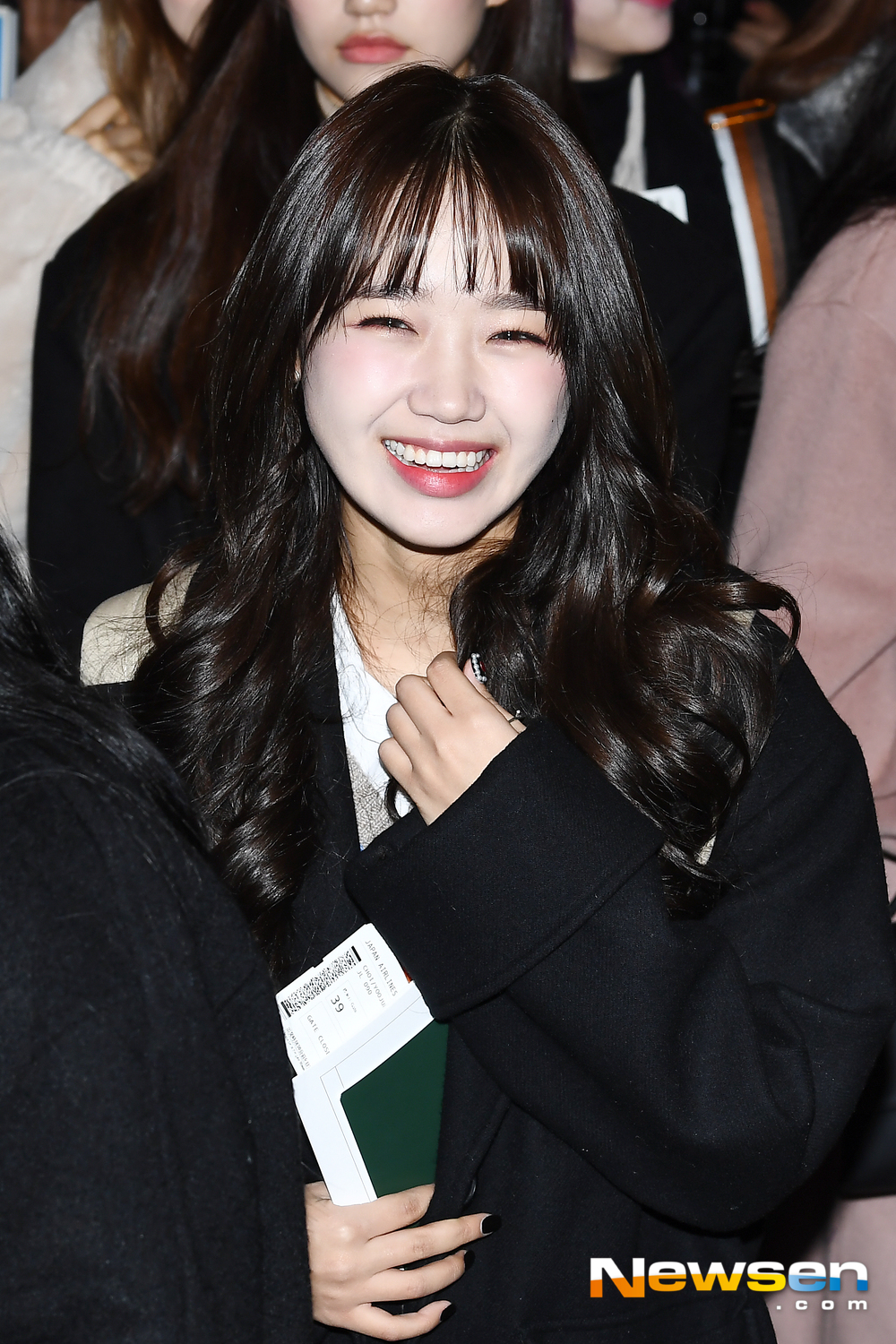 Weki Meki (Weki Meki) members Choi Yo-jung, Kim Do-yeon, Ji Su-yeon, Ellie, Sei, Lua, Lina and Lucy departed for Japan Haneda on January 13th at Gimpo International Airport in Banghwa-dong, Gangseo-gu, Seoul.Weki Meki (Weki Meki) member Choi Yo-jung is leaving for Japan Haneda.exponential earthquake