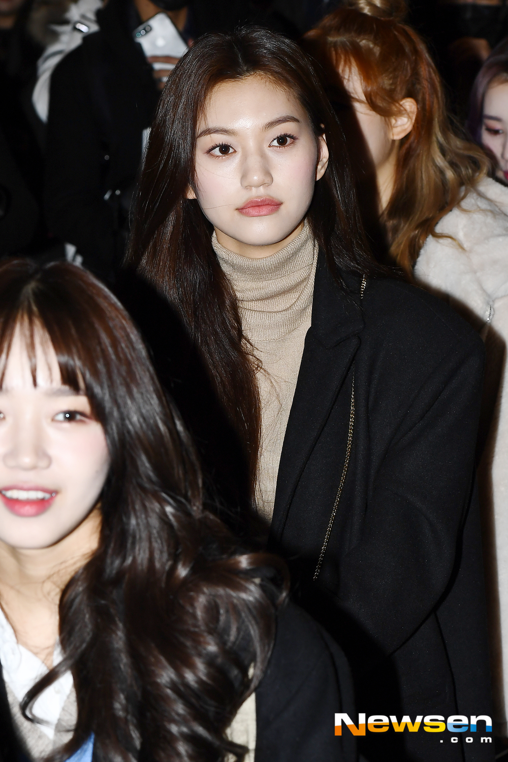 Weki Meki (Weki Meki) member Choi Yo-jung, Kim Do-yeon, Ji Su-yeon, Ellie, Sei, Lua, Lina and Lucy left for Japan Haneda on January 13th at Gimpo International Airport in Banghwa-dong, Gangseo-gu, Seoul.Weki Meki (Weki Meki) member Kim Do-yeon is leaving for Japan Haneda.exponential earthquake