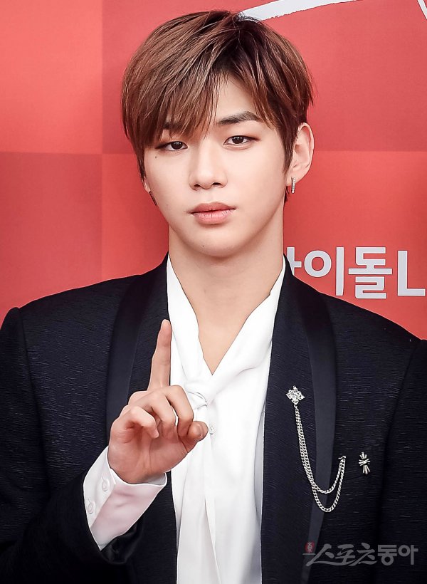 ..V and Kang Daniel 2 and 3rdBTS Ji Mins Boy Group Personal Brand Reputation In January 2019 Big Data Analysis First place.. BTS V in second place and Wanna One Kang Daniel in third place respectively.The Korea Institute of Corporate Reputation analyzed the brand reputation with JiSoo, MediaJiSoo, Communication JiSoo, and Community JiSoo, which were created by extracting 231.556 million 5877 brand big data of 476 individual Boy Group individuals from December 11, 2018 to January 12, 2019 to analyze the big data of the boy groups individual brand reputation.Compared to the big data of 191,141,725 in the boy group personal brand reputation last December, it increased 20.98%.